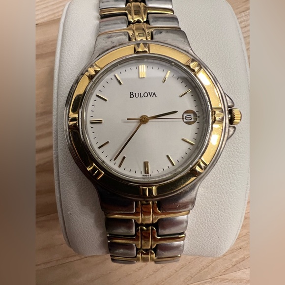 Bulova Men’s Watch Vintage Two Tone Gold Tone Quartz with Date Window 98B52 - Picture 3 of 11